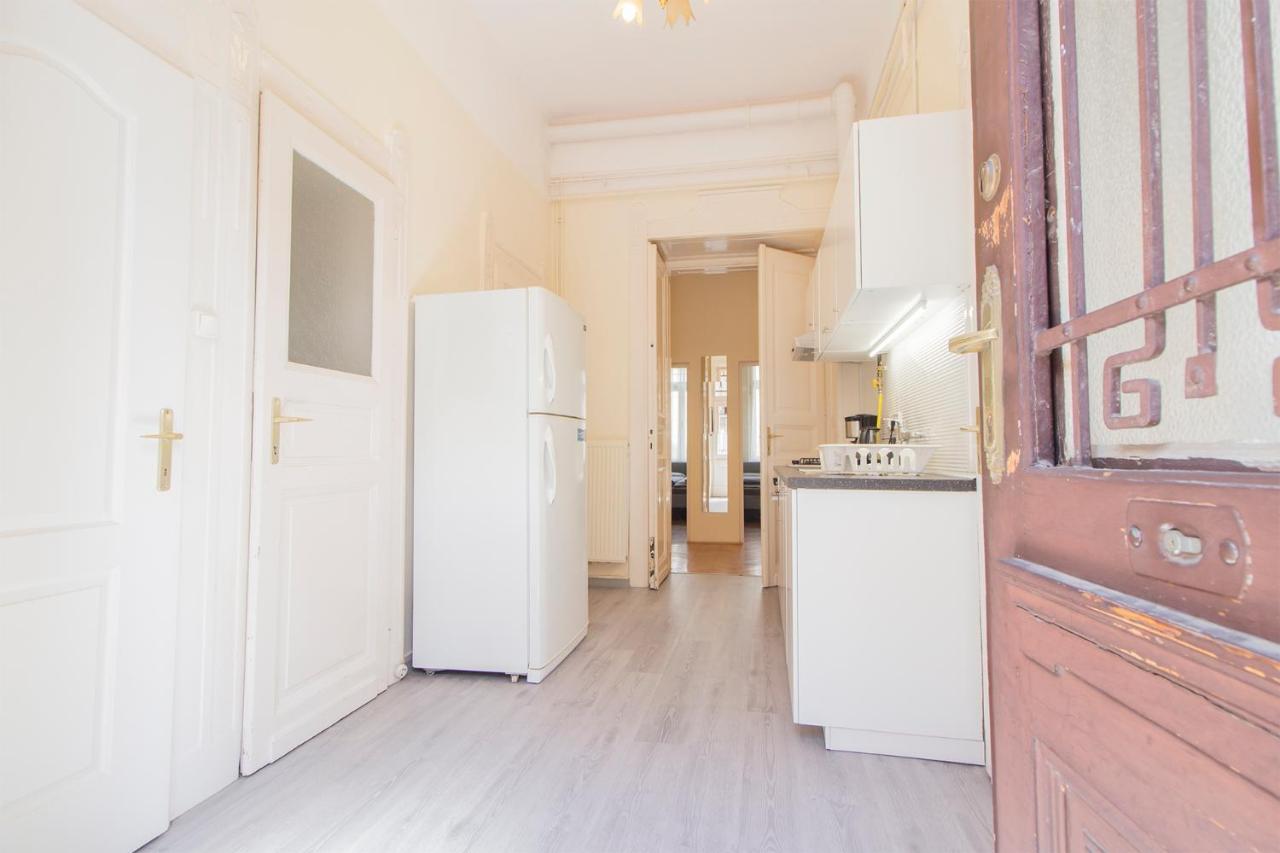 Joseph Boulevard Apartment - 3Bdr, 2Bath, 8Ppl Будапеща Екстериор снимка