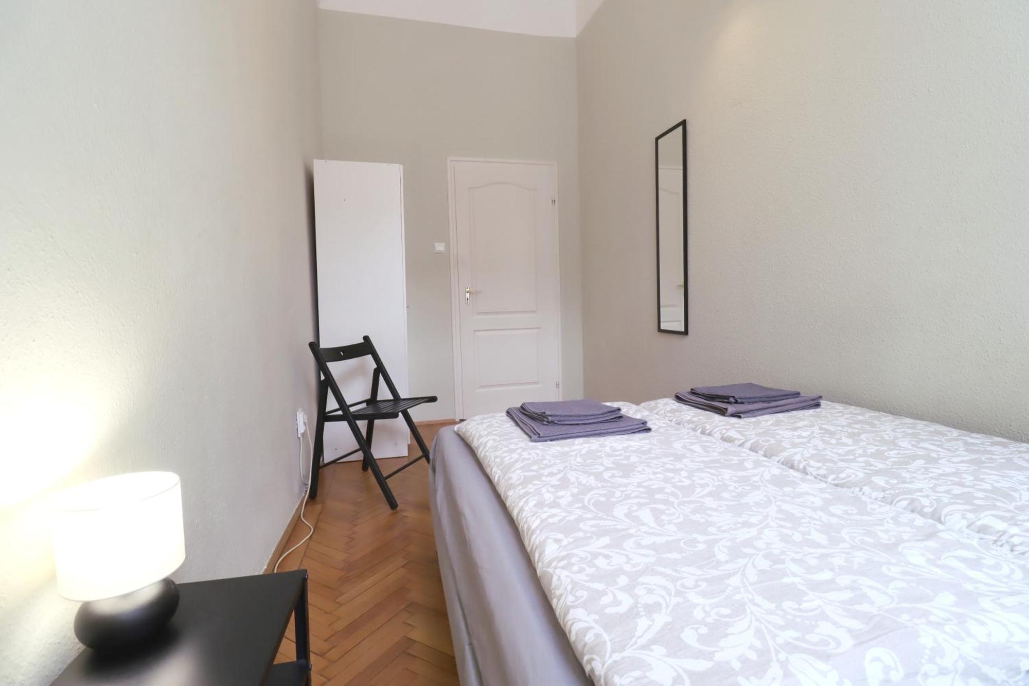 Joseph Boulevard Apartment - 3Bdr, 2Bath, 8Ppl Будапеща Екстериор снимка