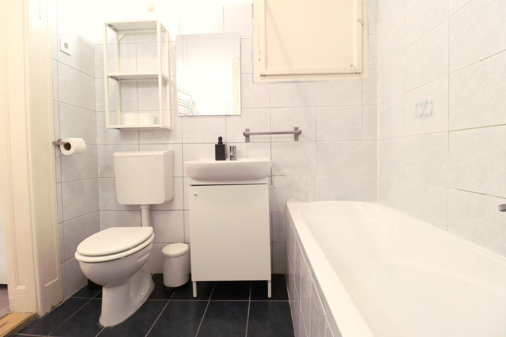 Joseph Boulevard Apartment - 3Bdr, 2Bath, 8Ppl Будапеща Екстериор снимка