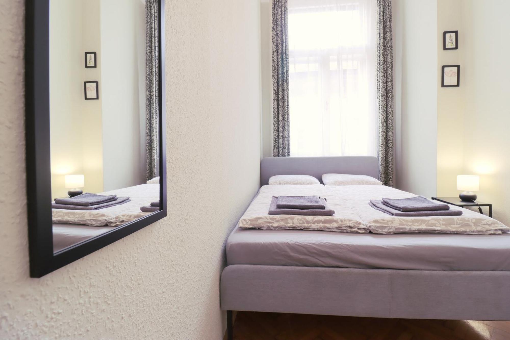 Joseph Boulevard Apartment - 3Bdr, 2Bath, 8Ppl Будапеща Екстериор снимка