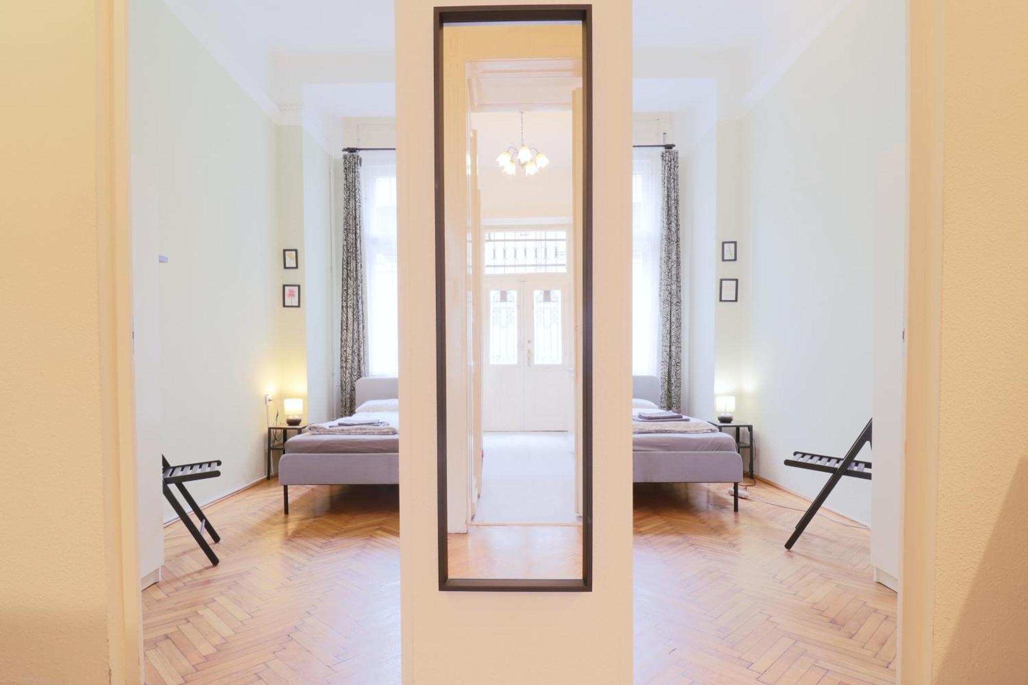 Joseph Boulevard Apartment - 3Bdr, 2Bath, 8Ppl Будапеща Екстериор снимка