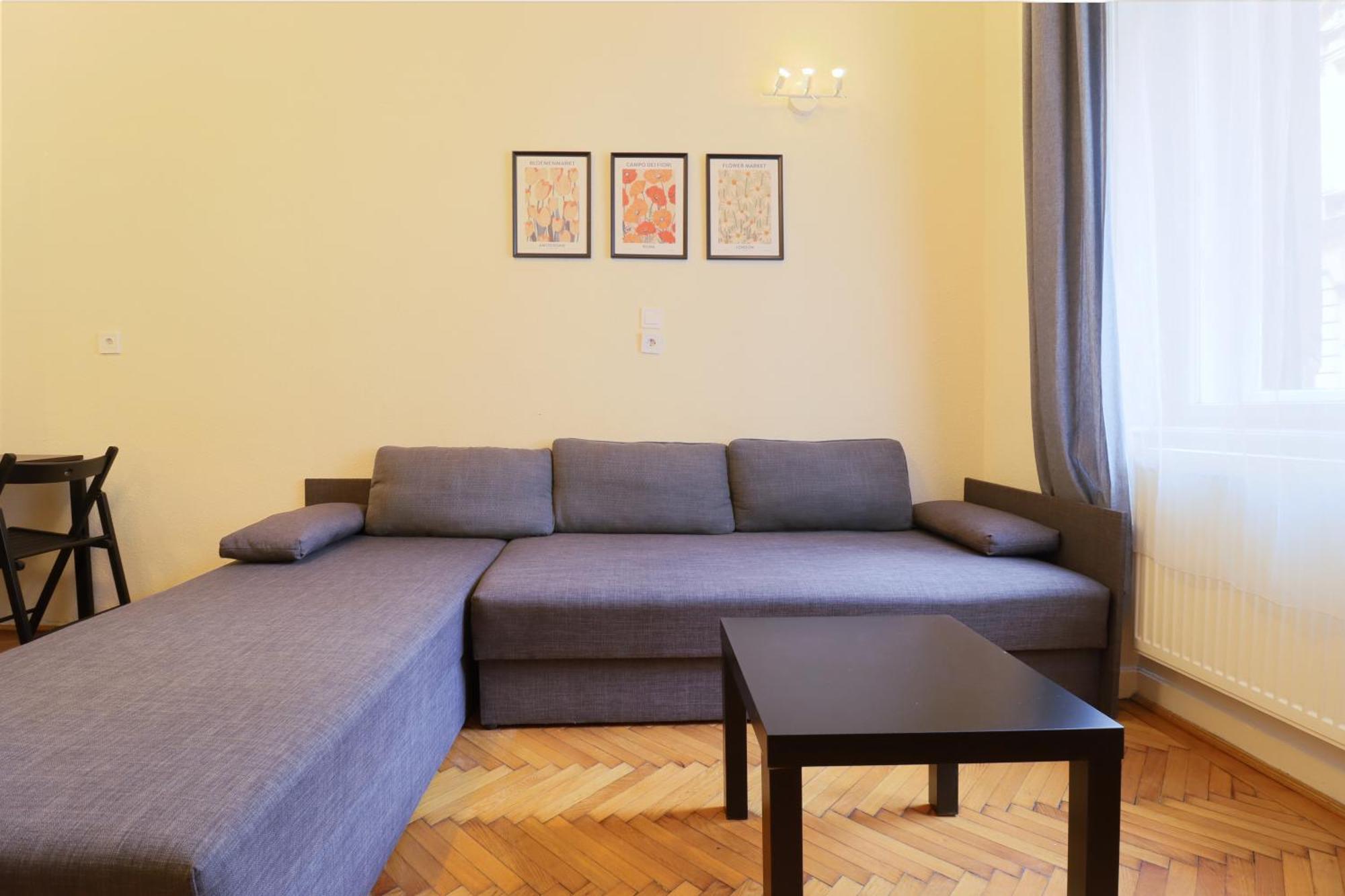 Joseph Boulevard Apartment - 3Bdr, 2Bath, 8Ppl Будапеща Екстериор снимка