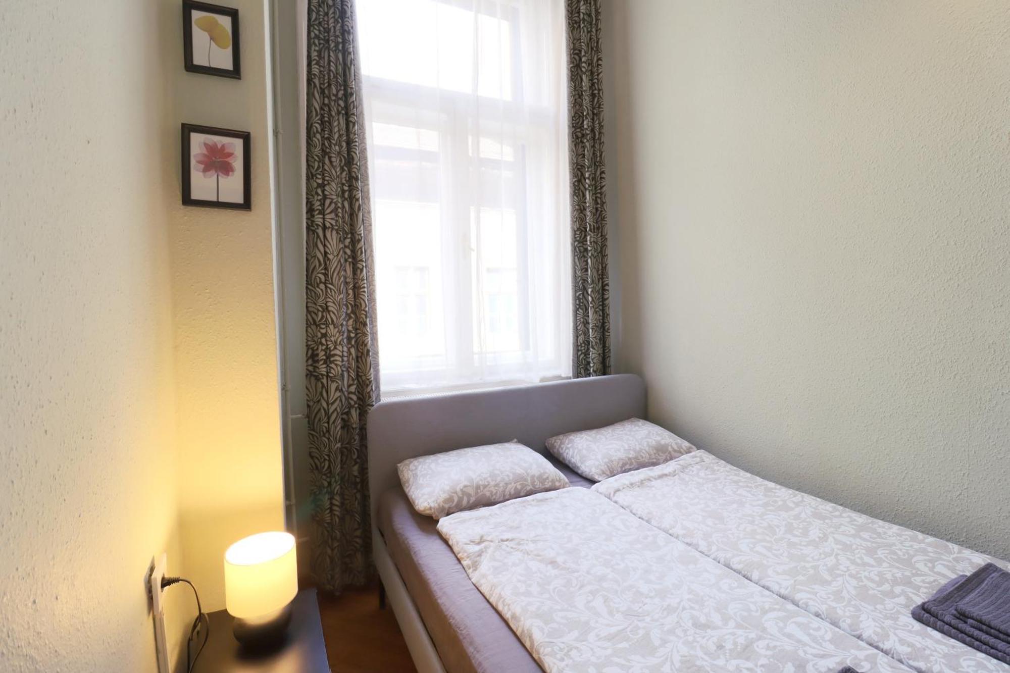 Joseph Boulevard Apartment - 3Bdr, 2Bath, 8Ppl Будапеща Екстериор снимка