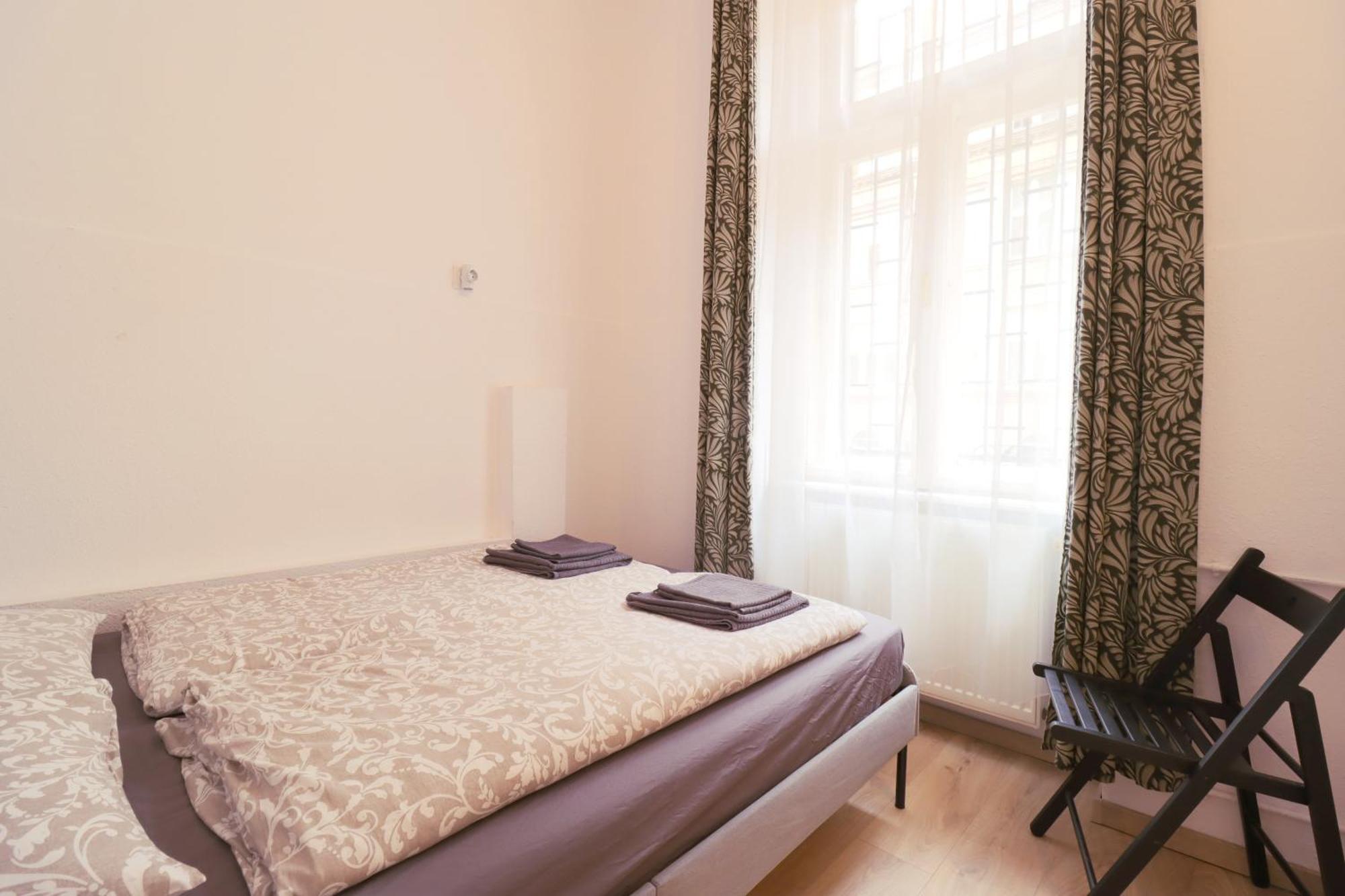 Joseph Boulevard Apartment - 3Bdr, 2Bath, 8Ppl Будапеща Екстериор снимка