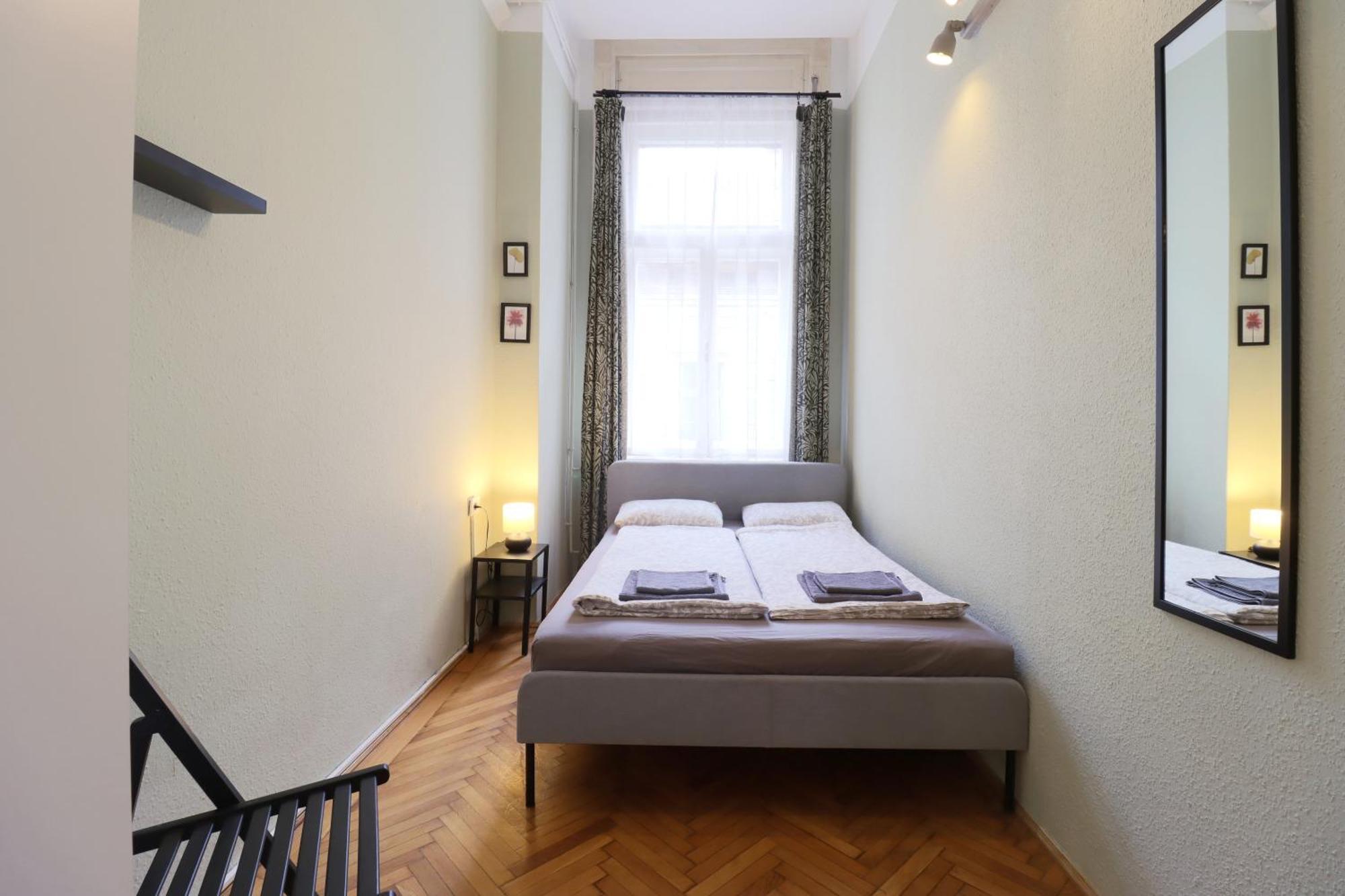 Joseph Boulevard Apartment - 3Bdr, 2Bath, 8Ppl Будапеща Екстериор снимка