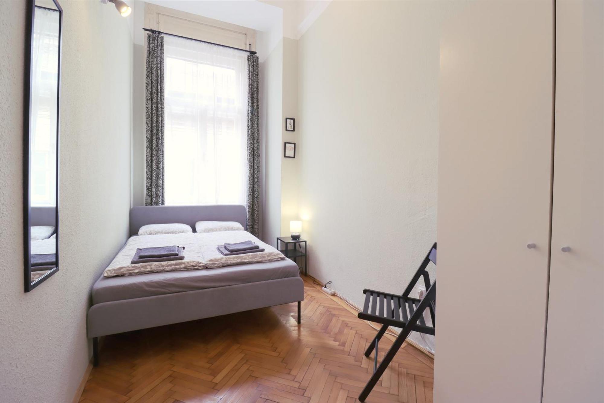 Joseph Boulevard Apartment - 3Bdr, 2Bath, 8Ppl Будапеща Екстериор снимка