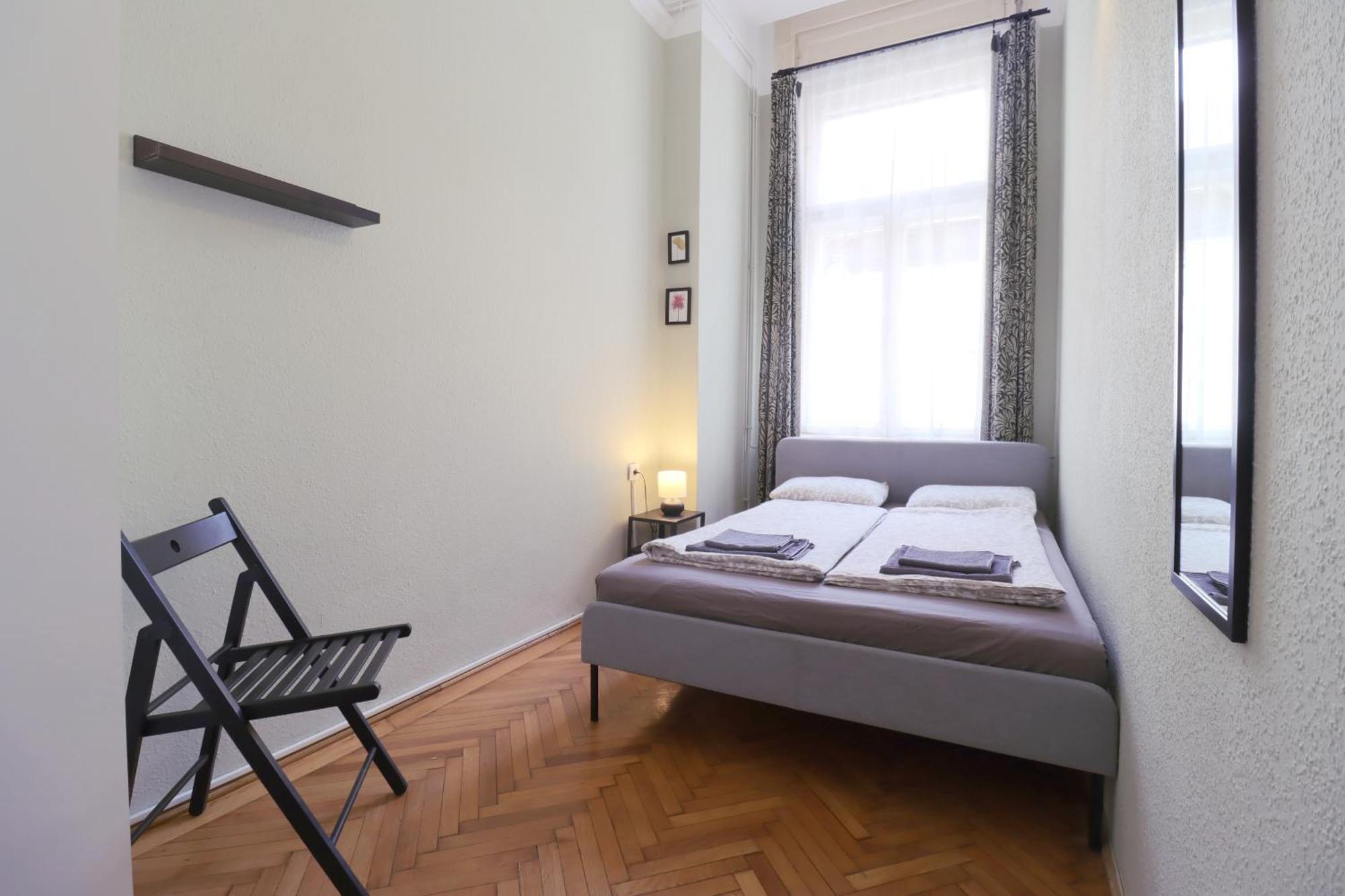 Joseph Boulevard Apartment - 3Bdr, 2Bath, 8Ppl Будапеща Екстериор снимка